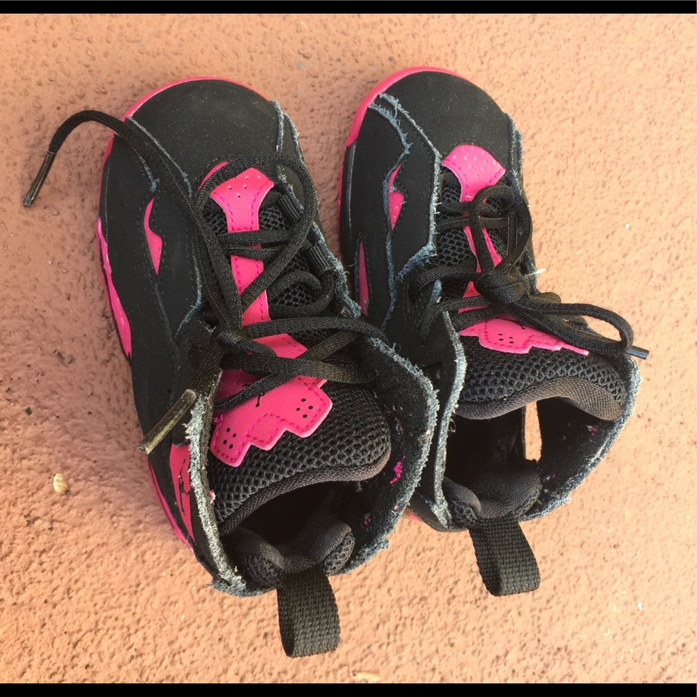 Girls Jordans Nike - Picture 1 of 4